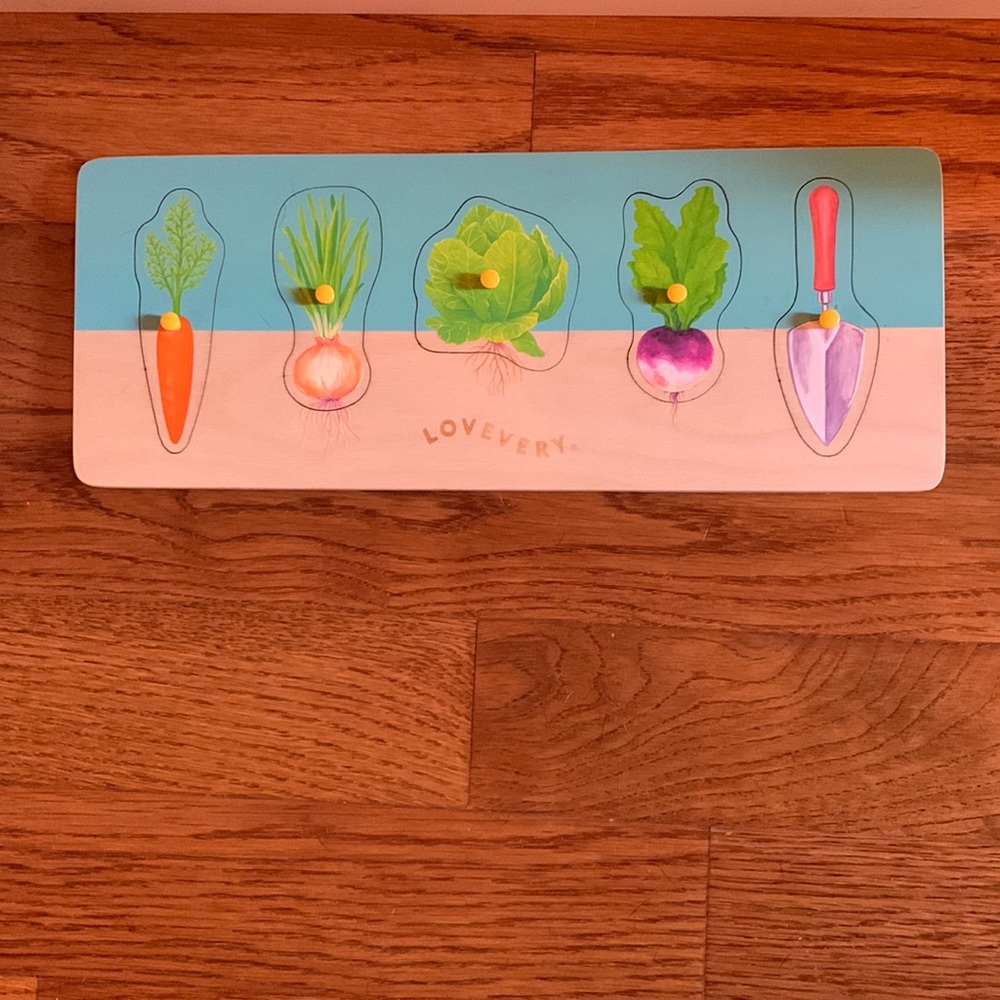 Lovevery | Organic Shapes Community Garden Root Vegetable Puzzle Pioneer 16-18 m